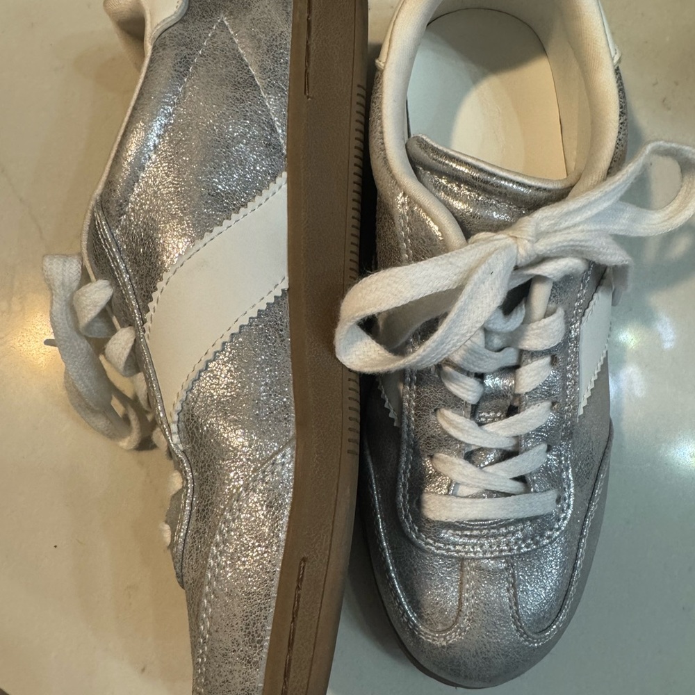 Universal Thread Silver and White Metallic Lace-U… - image 2